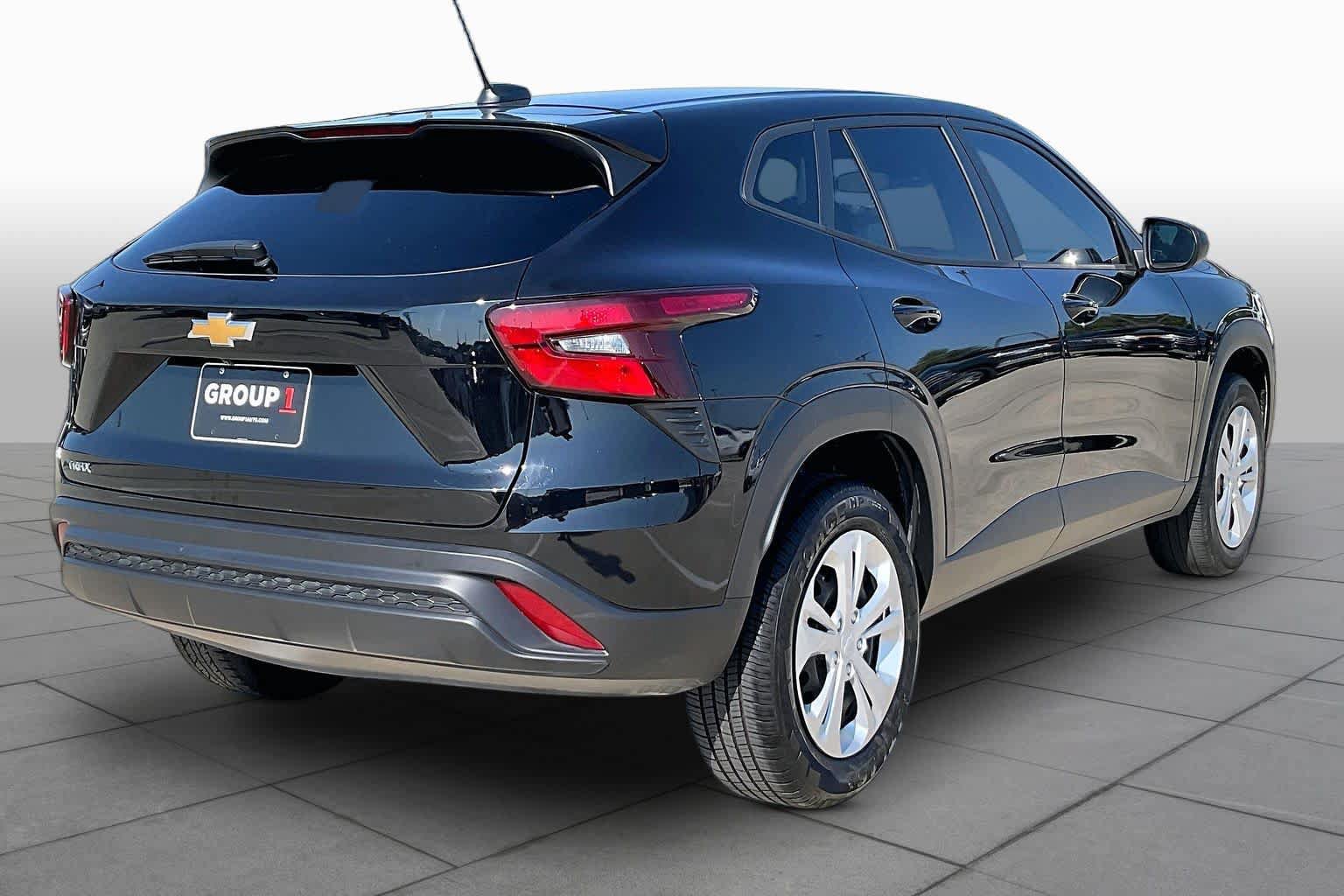 Used 2025 Chevrolet Trax LS FWD image 13