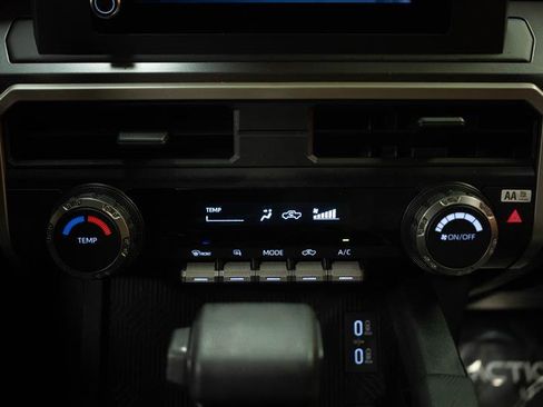 Used 2024 Toyota Tacoma SR5 AWD/4WD image 18