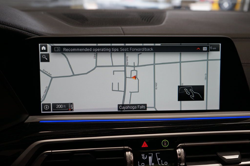 Used 2022 BMW X7 xDrive40i w/ M Sport Package AWD/4WD image 8