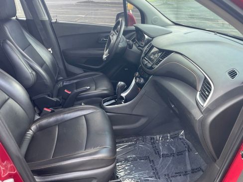 Used 2018 Chevrolet Trax Premier FWD image 19