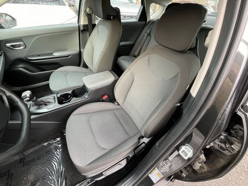 Used 2025 Kia K4 LXS image 37