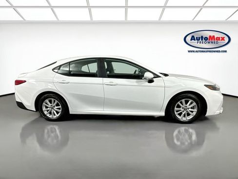 Used 2025 Toyota Camry LE image 6