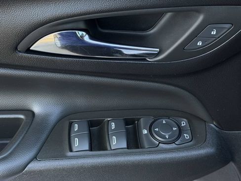 Used 2024 Chevrolet Equinox LT FWD image 22