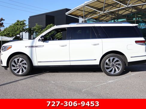 Used 2023 Lincoln Navigator L Reserve RWD image 6