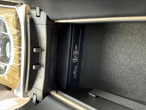 Used 2019 Mercedes-Benz C 300 Sedan image 18