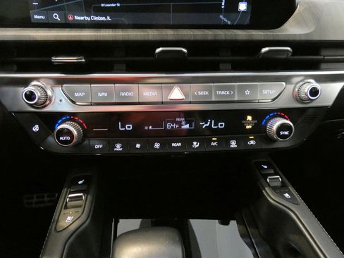Used 2023 Kia Telluride AWD image 16