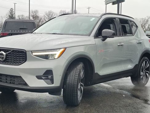 New 2026 Volvo XC40 B5 Plus w/ Climate Package image 6