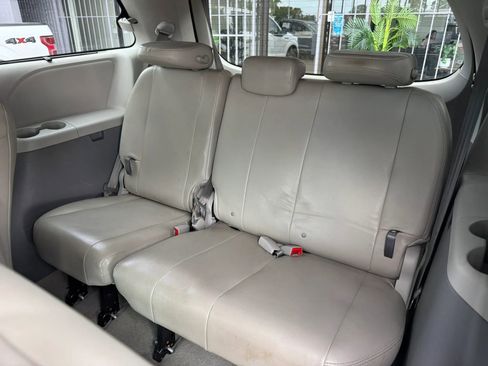 Used 2011 Toyota Sienna LE FWD image 9