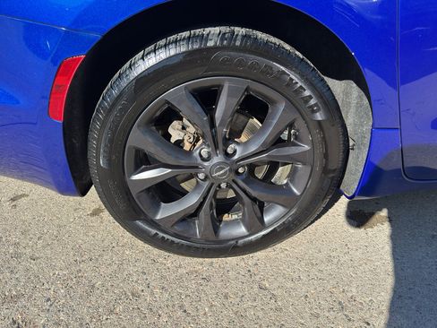 Used 2020 Chrysler Pacifica Touring w/ S Appearance Package image 9