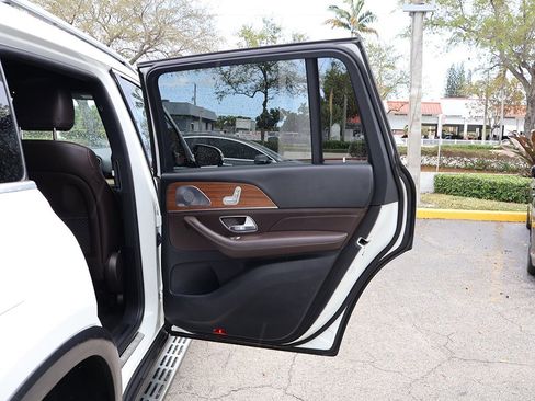 Used 2021 Mercedes-Benz GLS 450 4MATIC image 28