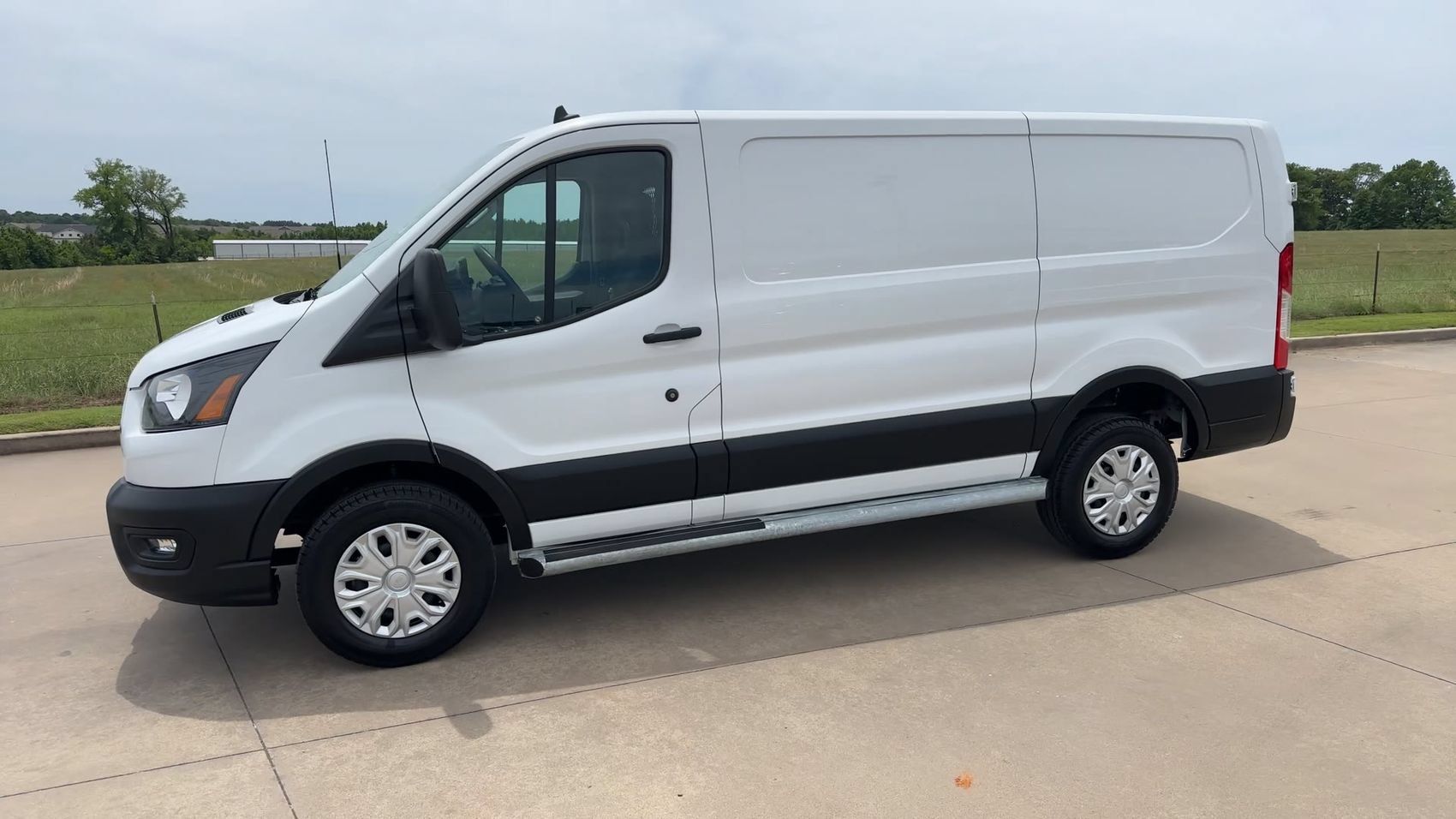Used 2024 Ford Transit 250 Low Roof w/ Exterior Upgrade Package RWD image 4