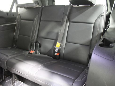 Used 2023 Chevrolet Suburban Premier image 20