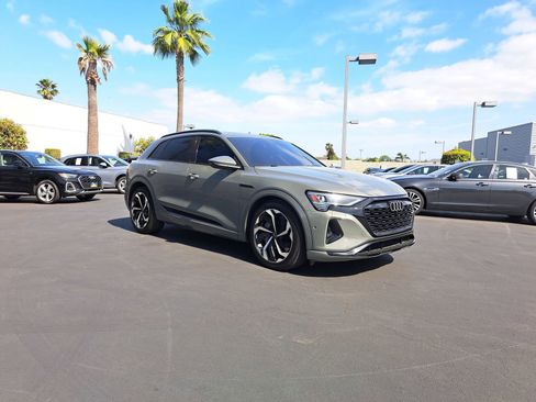 Used 2024 Audi Q8 e-tron Premium Plus w/ Premium Plus Package image 2