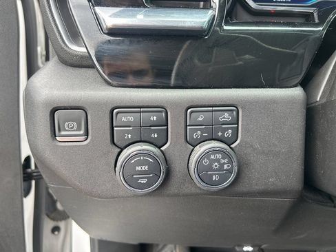 Used 2023 Chevrolet Silverado 1500 LTZ w/ LTZ Convenience Package II AWD/4WD image 32