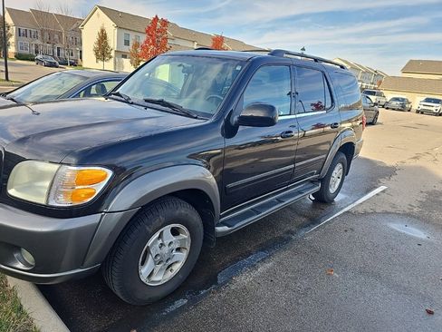 Used 2004 Toyota Sequoia SR5 image 2