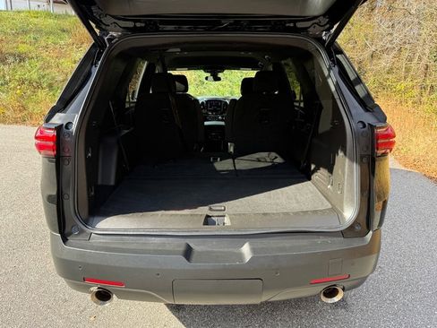 Used 2023 Chevrolet Traverse LT image 18