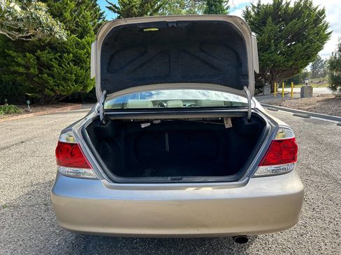 Used 2005 Toyota Camry SE FWD image 38