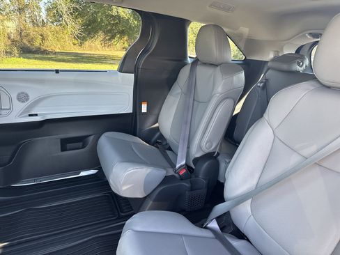 New 2025 Toyota Sienna XLE image 25