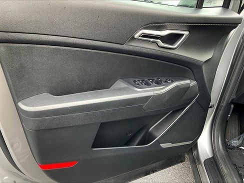 Used 2023 Kia Sportage LX image 22