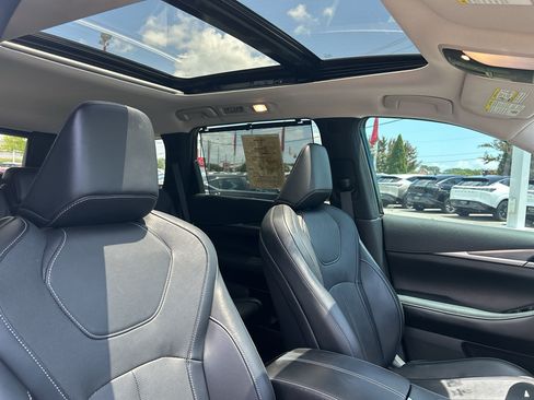 Used 2023 INFINITI QX60 Luxe w/ Vision Package FWD image 22