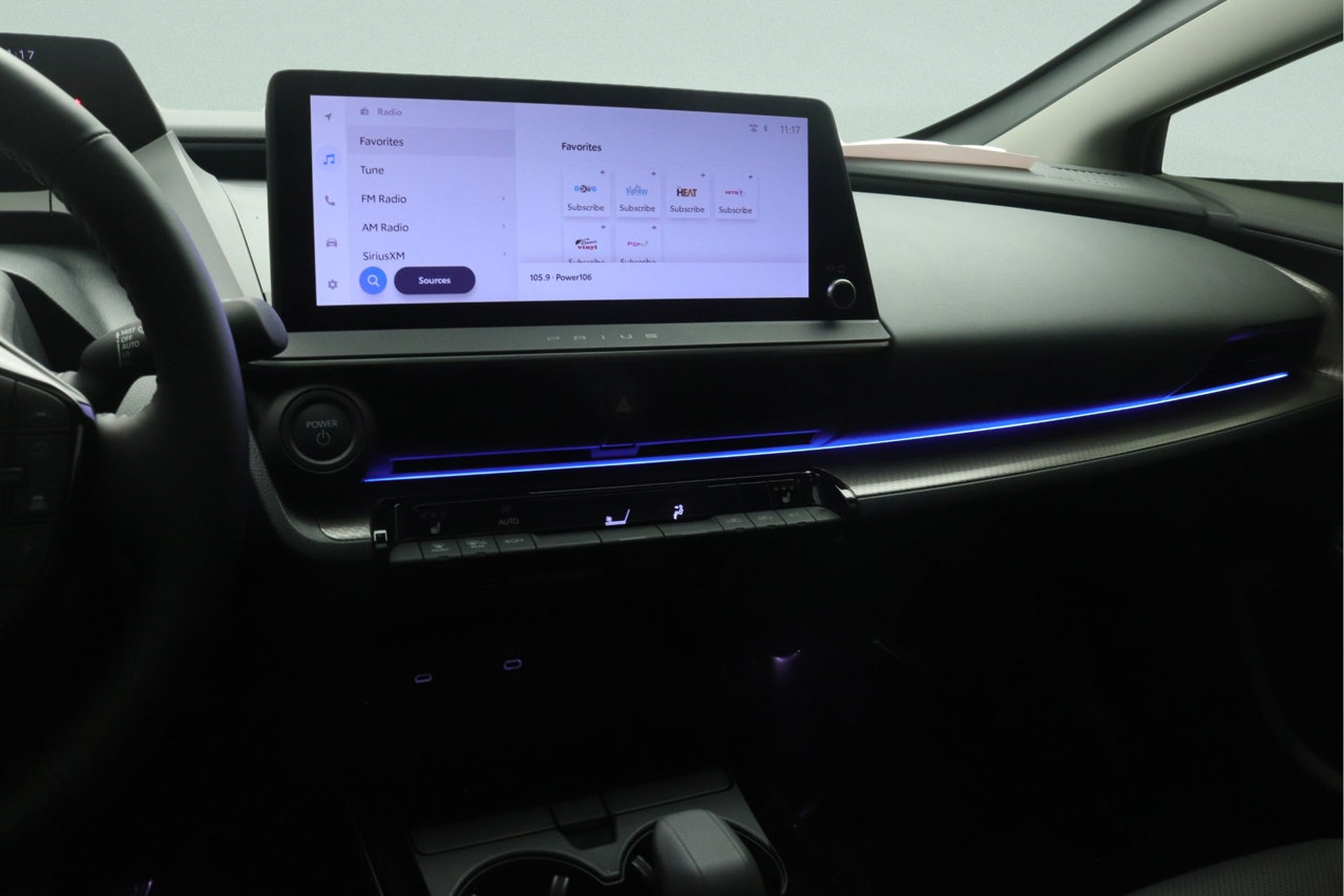 Used 2024 Toyota Prius XLE FWD image 9