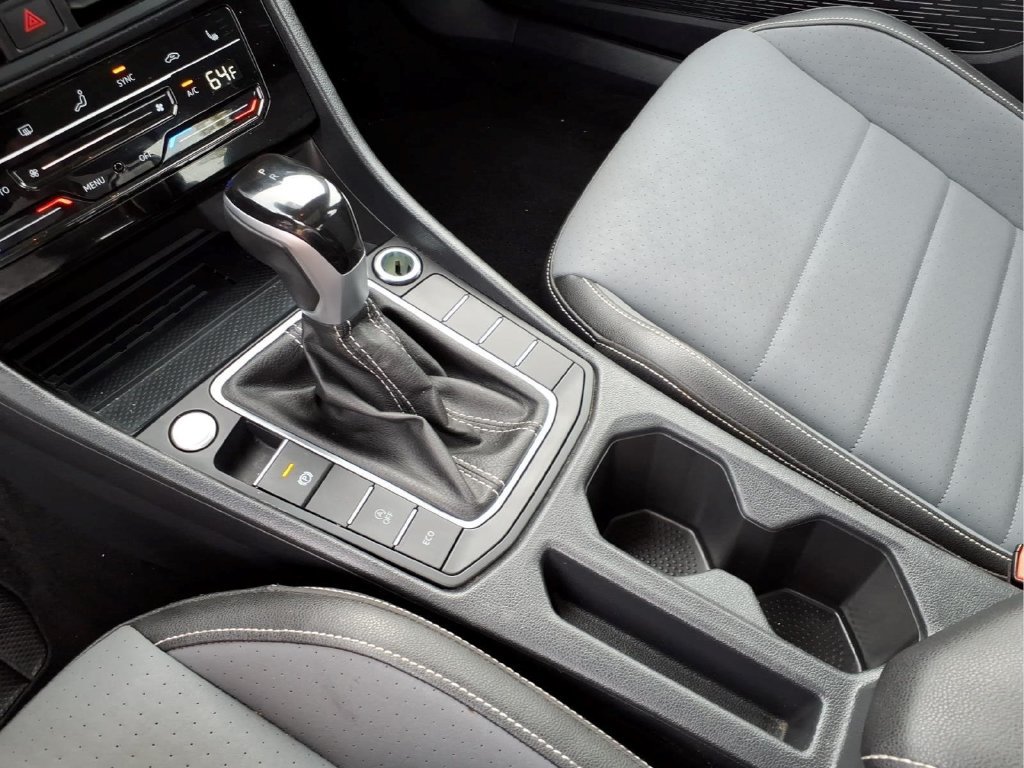 Used 2025 Volkswagen Jetta SE FWD image 9