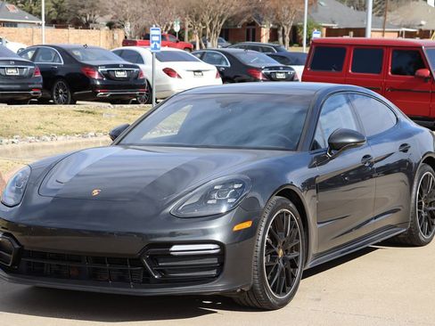 Used 2017 Porsche Panamera image 4