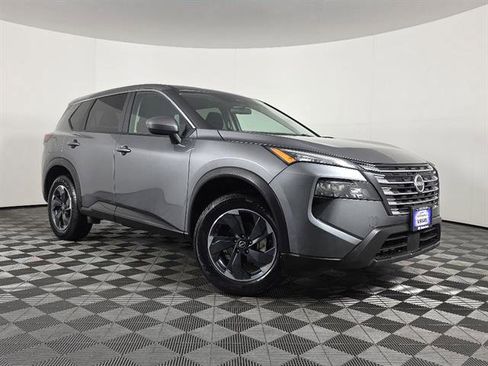 Used 2025 Nissan Rogue SV image 1