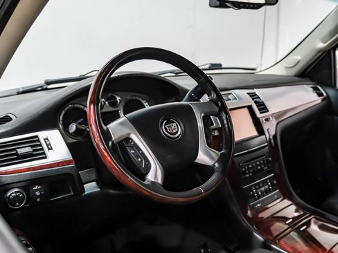 Used 2013 Cadillac Escalade EXT Premium AWD/4WD image 17