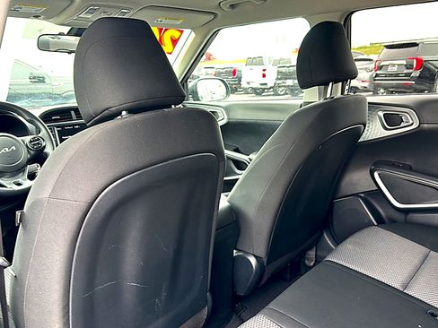Used 2024 Kia Soul LX w/ Option Group 015 FWD image 17