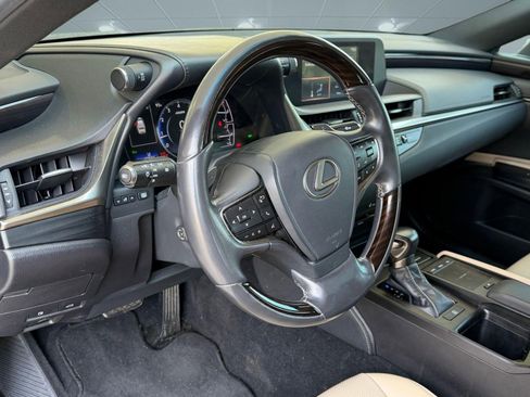 Used 2021 Lexus ES 250 w/ Premium Package AWD/4WD image 4
