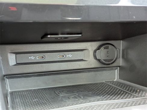 Certified 2024 Volkswagen Tiguan SE image 21