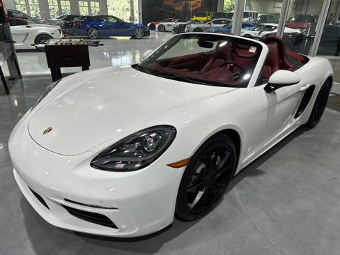 Used 2017 Porsche 718 Boxster RWD image 11