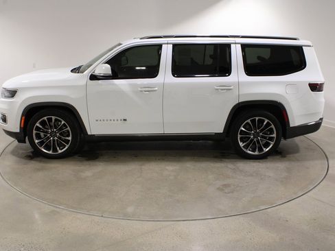 Used 2022 Jeep Wagoneer Series III w/ Premium Group I image 3