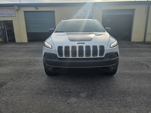 Used 2017 Jeep Cherokee Trailhawk AWD/4WD image 1