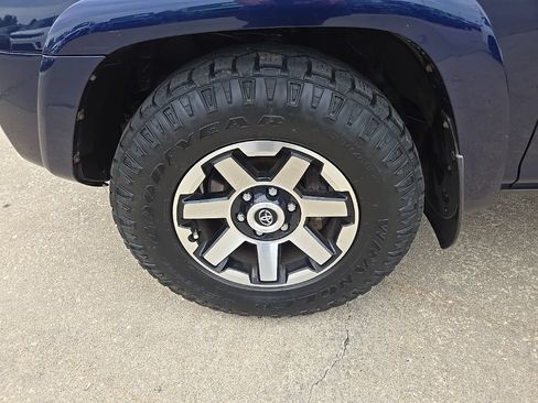 Used 2020 Toyota 4Runner TRD Off-Road Premium w/ Moonroof Package AWD/4WD image 27