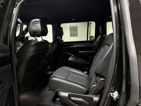 Used 2025 Jeep Wagoneer Series II image 23