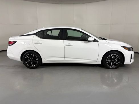 Used 2024 Nissan Sentra SV FWD image 9
