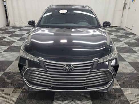 Used 2022 Toyota Avalon XLE image 2