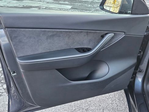 Used 2020 Tesla Model Y Long Range image 10