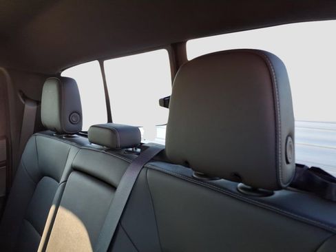 Used 2023 Chevrolet Colorado LT w/ LT Convenience Package III image 18