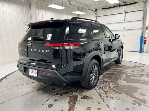 Used 2023 Nissan Pathfinder SV FWD image 3