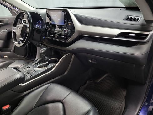 Used 2021 Toyota Highlander XLE image 24