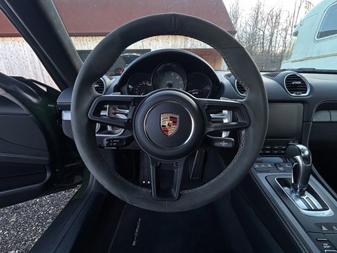 Used 2022 Porsche 718 Cayman GT4 image 9