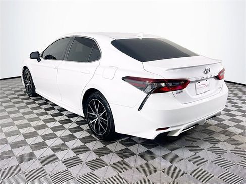 Used 2023 Toyota Camry SE image 6