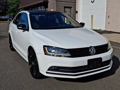 Used 2018 Volkswagen Jetta Sport FWD image 2