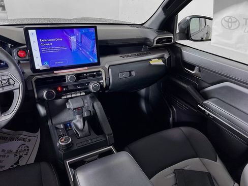 Used 2025 Toyota Tacoma TRD Off-Road image 21