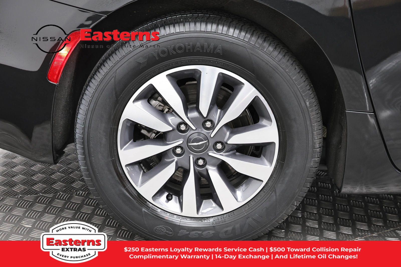 Used 2023 Chrysler Pacifica Touring-L FWD image 31