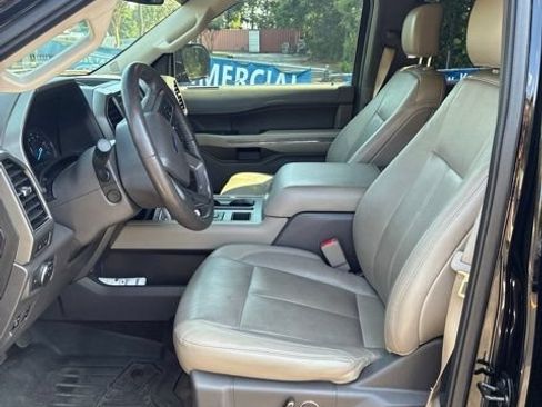 Used 2018 Ford Expedition XLT w/ Equipment Group 202A RWD image 9