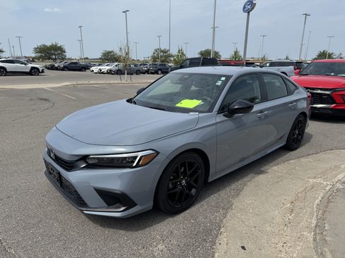 Used 2024 Honda Civic Sport image 3